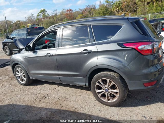 1FMCU0HD9JUC44888 Ford ESCAPE SEL