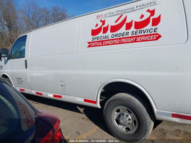 1GCWGBFPXJ1262089 Chevrolet Express 2500 Work Van