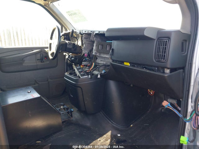 Chevrolet Express 2500 Work Van 2015 1GCWGFCF6F1159696 Image 5