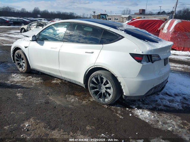 2021 TESLA MODEL Y 5YJYGDEE7MF065381 Photo 2