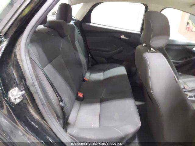 1FADP3FE8JL233292 Ford FOCUS SE