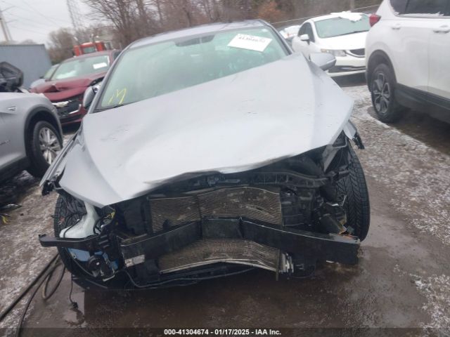 5NPD84LF0HH069898 Hyundai Elantra Limited