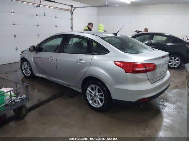 Ford FOCUS SE 2018 1FADP3F23JL309989 Image 3