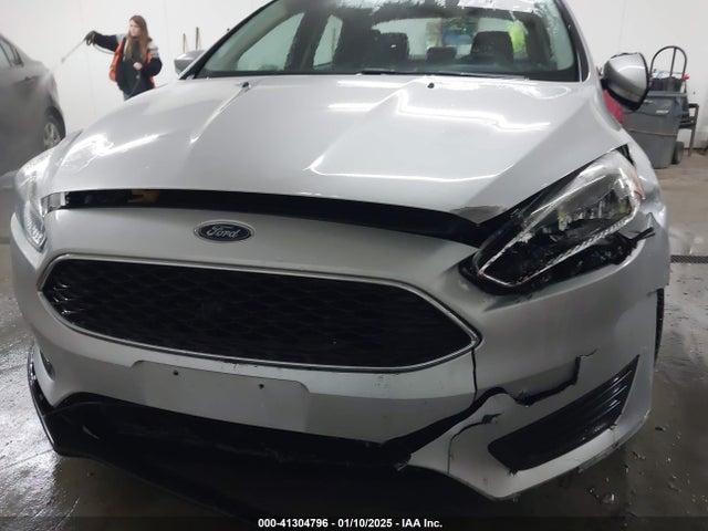 Ford FOCUS SE 2018 1FADP3F23JL309989 Image 6
