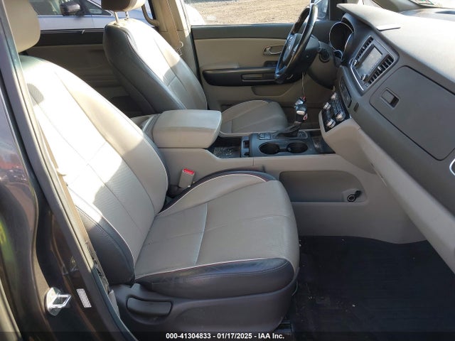 KIA SEDONA LX 2017 KNDMB5C15H6330917 Image 5
