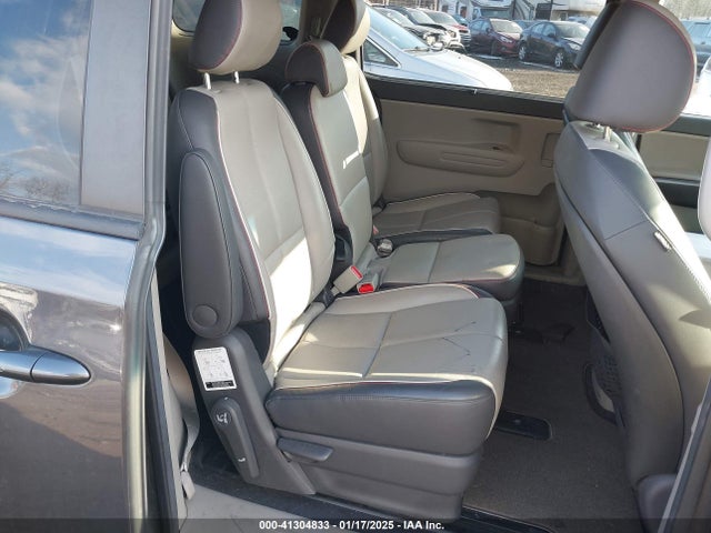 KIA SEDONA LX 2017 KNDMB5C15H6330917 Image 8
