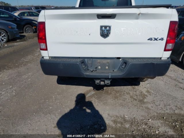 3C6JR7DT4KG532395 RAM 1500 Classic Tradesman  4x4 8' Box