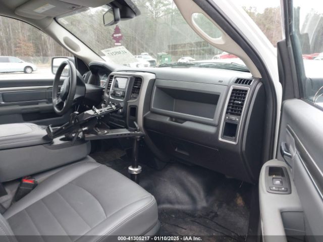 3C6JR7DT4KG532395 RAM 1500 Classic Tradesman  4x4 8' Box