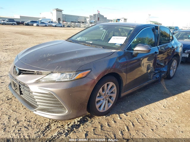 Toyota CAMRY LE 2024 4T1C11AK3RU884047 Image 2