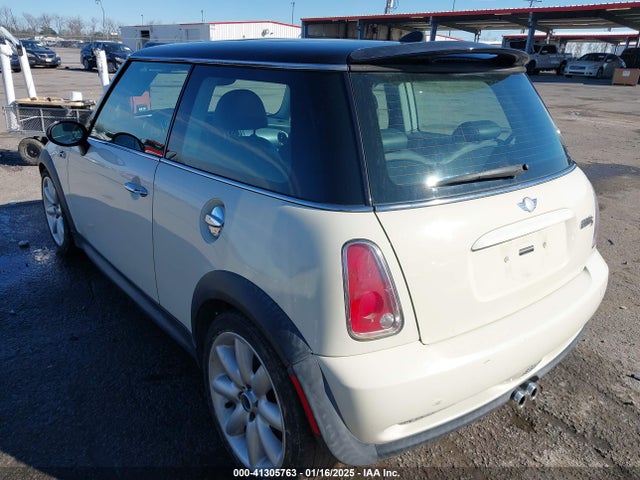2006 MINI COOPER S WMWRE33506TJ40359 Photo 2