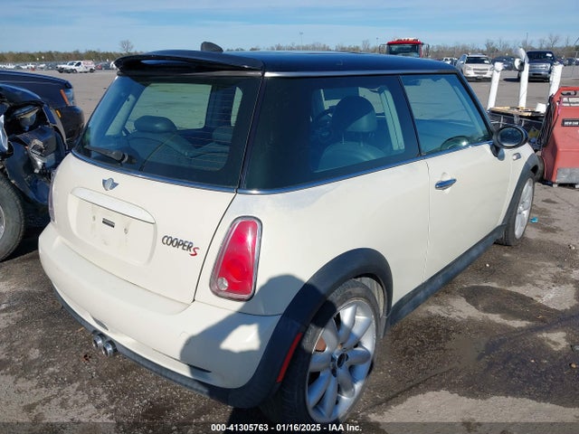 2006 MINI COOPER S WMWRE33506TJ40359 Photo 3
