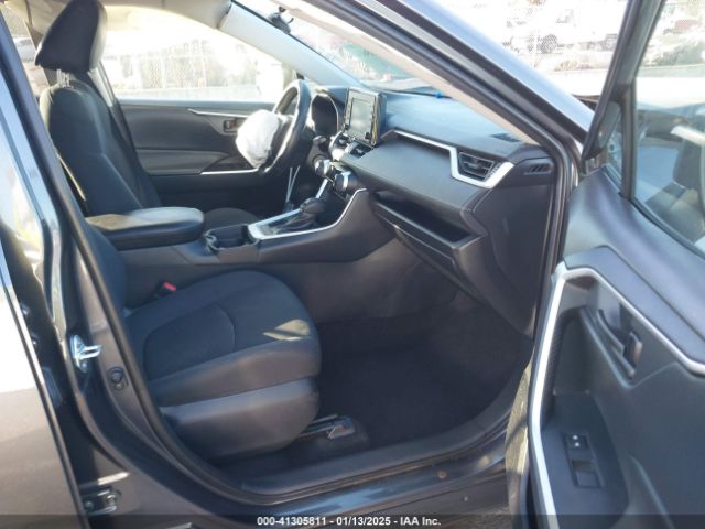 2T3H1RFV0KC030154 Toyota RAV4 LE
