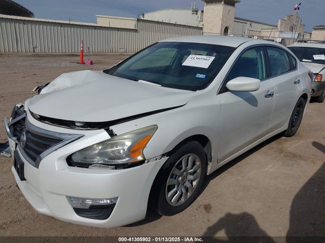 Nissan Altima 2.5 S 2014 1N4AL3AP0EN356828 Image 2