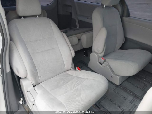 5TDZK3DC3FS677590 Toyota Sienna L 7 Passenger