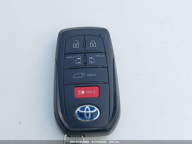5TDZSKFC8MS033054 Toyota Sienna Limited
