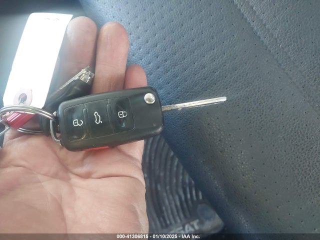 1VWDT7A32HC009025 Volkswagen 1.8 tsi