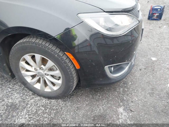 Chrysler Pacifica Touring L 2018 2C4RC1BG8JR217334 Image 6