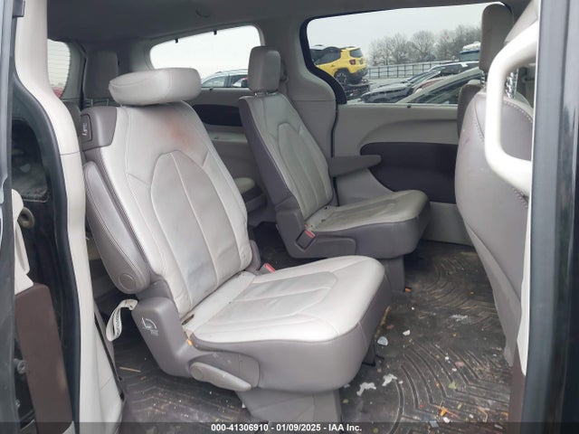 Chrysler Pacifica Touring L 2018 2C4RC1BG8JR217334 Image 8