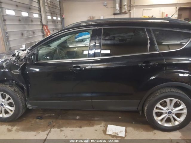 1FMCU9GD6JUC58317 Ford ESCAPE SE
