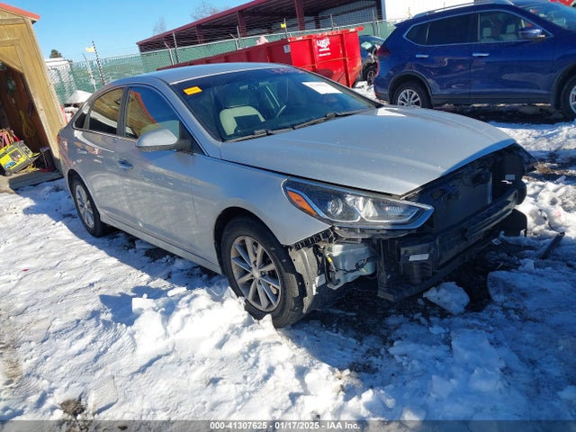 Hyundai SONATA SE 2018 5NPE24AF7JH618060 Image 1