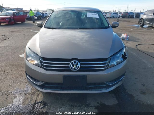 1VWAT7A35FC011772 Volkswagen Passat 1.8t Wolfsburg Edition