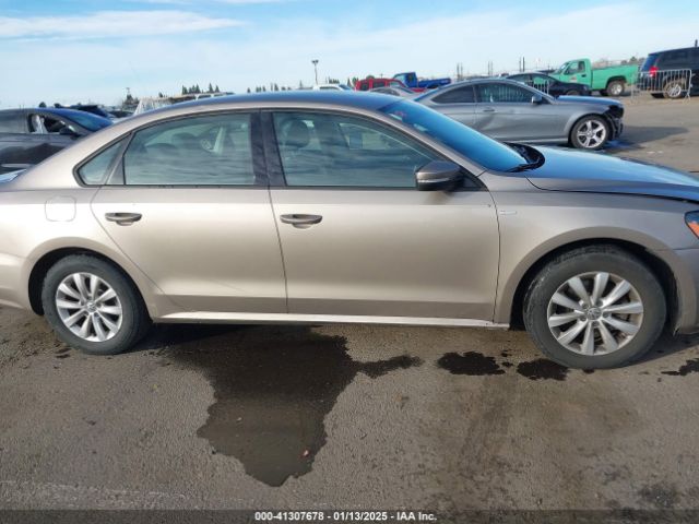 1VWAT7A35FC011772 Volkswagen Passat 1.8t Wolfsburg Edition