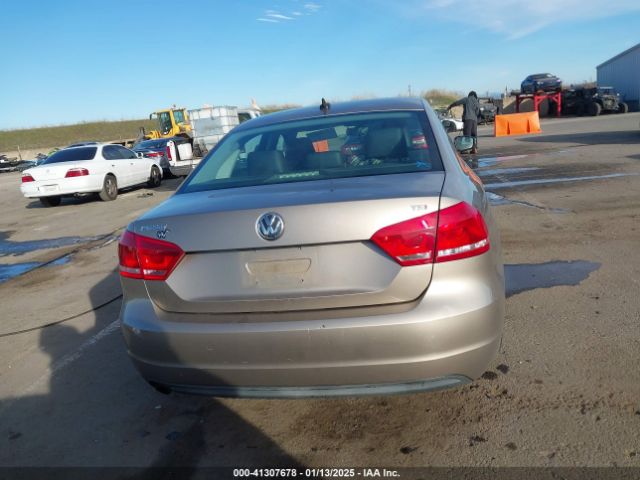 1VWAT7A35FC011772 Volkswagen Passat 1.8t Wolfsburg Edition