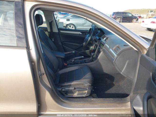 1VWAT7A35FC011772 Volkswagen Passat 1.8t Wolfsburg Edition