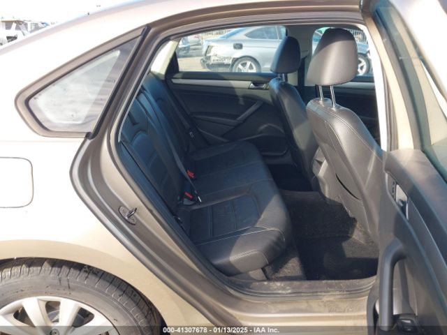 1VWAT7A35FC011772 Volkswagen Passat 1.8t Wolfsburg Edition