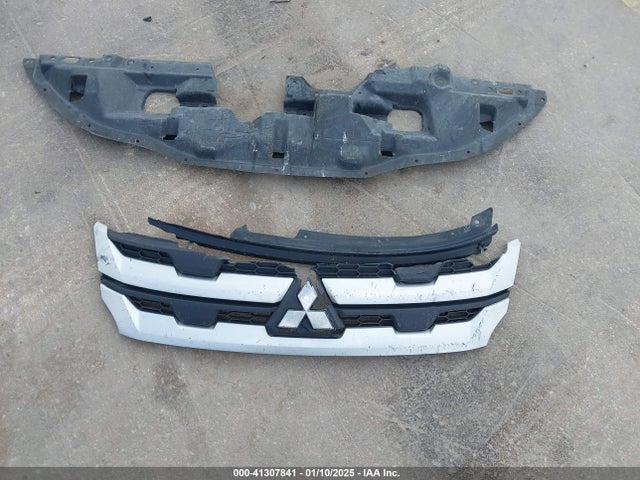 JA4AP3AUXLU011629 Mitsubishi Outlander Sport 2.0 Es