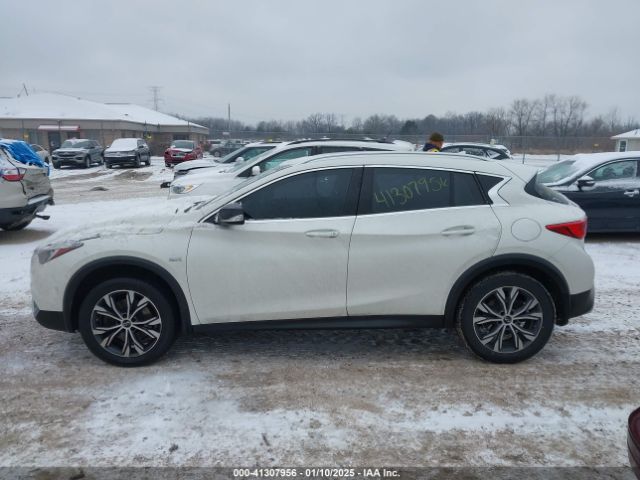 SJKCH5CRXHA030509 Infiniti Qx30 Premium