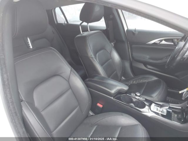 SJKCH5CRXHA030509 Infiniti Qx30 Premium