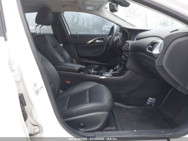 SJKCH5CRXHA030509 Infiniti Qx30 Premium