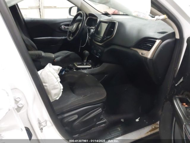 1C4PJMCB2HW537512 Jeep Cherokee Latitude 4x4