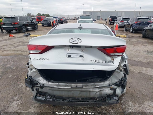 Hyundai ELANTRA SEL 2018 5NPD84LF0JH248187 Image 17