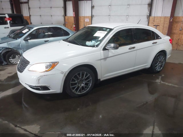 Chrysler 200 Limited 2014 1C3CCBCG8EN159128 Image 2