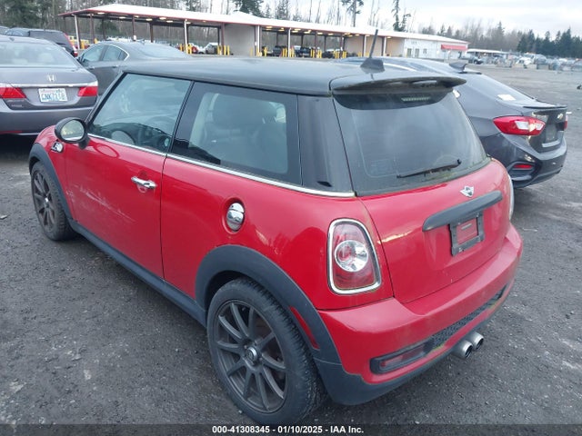2011 MINI COOPER S WMWSV3C59BTY20708 Photo 2