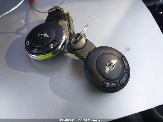 2011 MINI COOPER WMWSU3C51BT251002 Photo 10