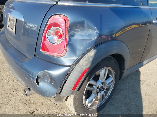 2011 MINI COOPER WMWSU3C51BT251002 Photo 5