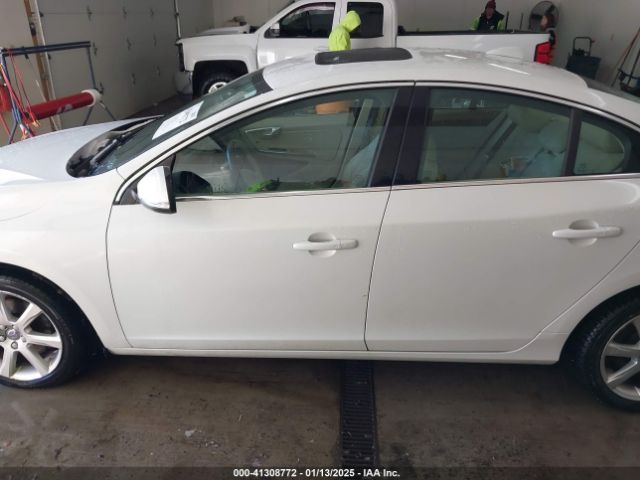 YV126MFKXG2410966 Volvo S60 T5 Drive-e Premier