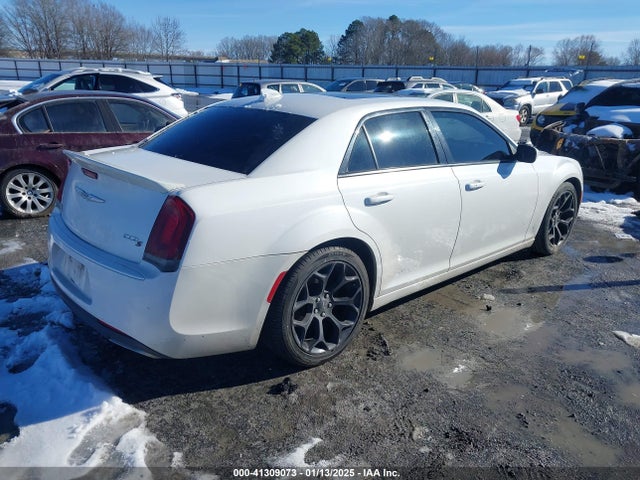Chrysler 300 2015 2C3CCABG7FH786571 Image 4