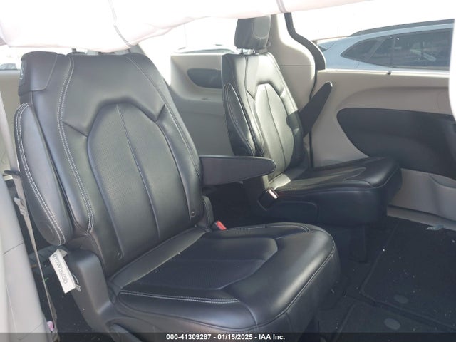 Chrysler Pacifica Touring L 2024 2C4RC1BG6RR101786 Image 8