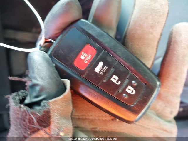 4T1B11HK8JU020584 Toyota CAMRY SE