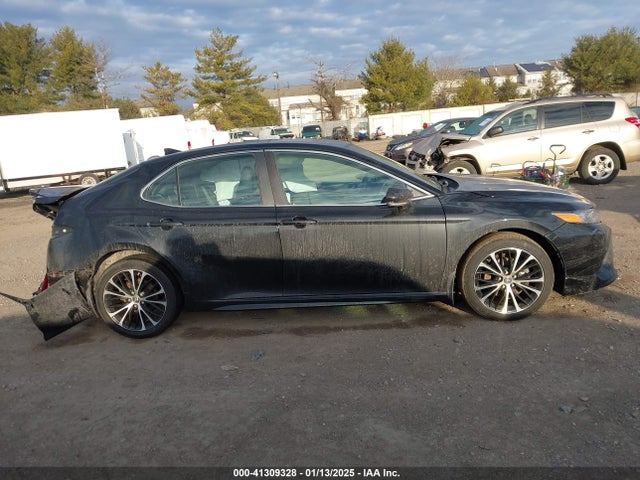 4T1B11HK8JU020584 Toyota CAMRY SE