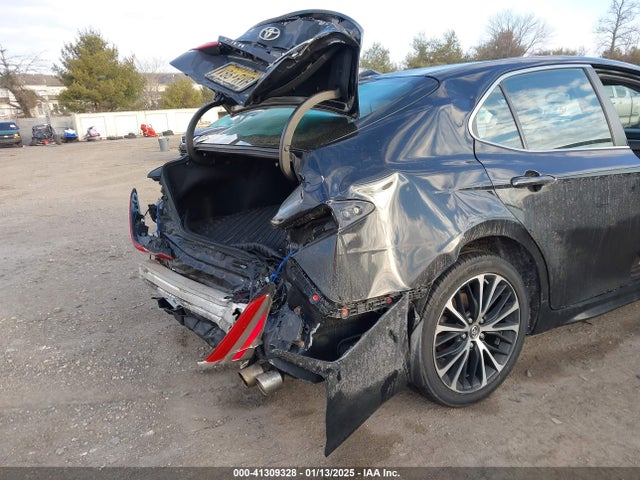4T1B11HK8JU020584 Toyota CAMRY SE