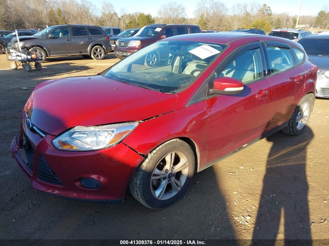Ford Focus 2014 1FADP3K24EL106489 Image 2