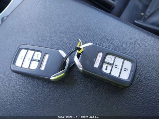 1HGCV3F93NA008991 Honda Accord Hybrid Touring