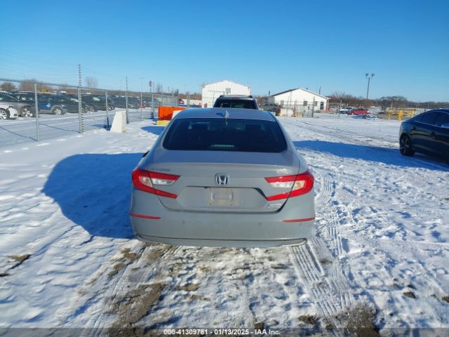 1HGCV3F93NA008991 Honda Accord Hybrid Touring