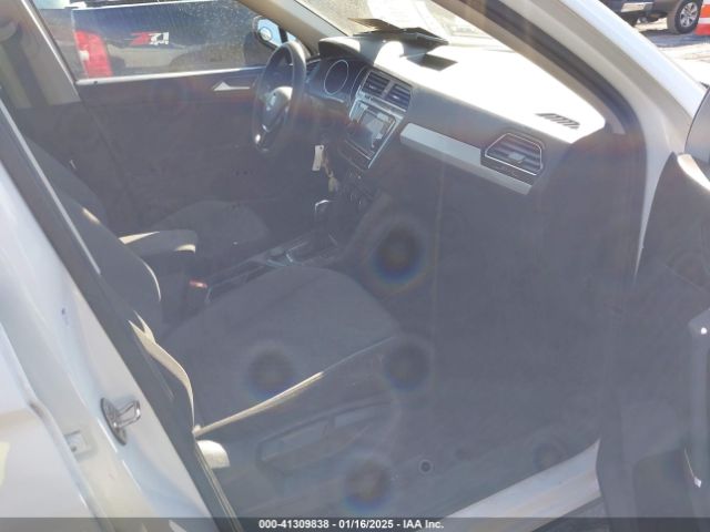 3VV0B7AX9JM015921 Volkswagen Tiguan 2.0t S