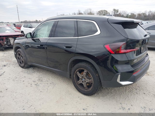BMW X1 2023 WBX73EF09P5W37687 Image 3